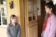 Neue beste Freundinnen: Toni (Anna Malner, li.) und Ronja (Kaya Völkers, re.)