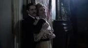 Gabriel Sabran (Christophe Montenez) und Meg Steinheil (Evelyne Brochu)