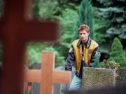 MDR Fernsehen IN ALLER FREUNDSCHAFT FOLGE 4, "Die schreckliche Wahrheit", am Freitag (06.01.12) um 12:30 Uhr. Christoph Stark (Igor Jeftic) auf dem Friedhof.
