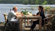 Chris (Simon Schwarz) macht sich bei Vera (Rebecca Immanuel) immer noch Hoffnungen.