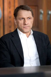 Thorsten Lannert (Richy Müller) in der Anhörung, in der es darum geht, ob er der finale Rettungsschuss, den er abgegeben hat, unvermeidbar war oder nicht.