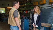 Lisa (Theresa Scholze, re.) und Florian (Florian Panzner, li.) möchten keine Zeit verlieren.