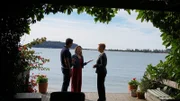 Amish und Stephanie aus New York sind auf Haussuche im australischen Sydney. Die beiden zieht es so weit wie möglich in die Natur. Sie suchen ihr Traumhaus mit drei bis vier Schlafzimmern und einem großzügigen Garten. Die Immobilienmaklerin Kathryn zeigt den beiden verschiedene Anwesen, die mit dem Wasserflugzeug und Booten zu erreichen sind.