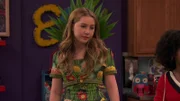 L-R: Piper Hart (Ella Anderson), Charlotte Page (Riele Downs)