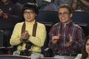 Adam Goldberg (Sean Giambrone, r.) und Dave Kim (Kenny Ridwan)