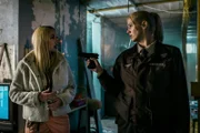 Zwei auf Augenhöhe: Annalena Miano als Valmira, Clelia Fux als Gerda.