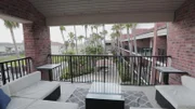 Jenelle und Matt Semar sind bereit fürs Inselleben! Das Paar wohnt in Austin, Texas, wo Matt einen anstrengenden Job als Softwareentwickler hat, und will nun die hektische Großstadt gegen South Padre eintauschen. Der charmante Ferienort am Golf von Mexiko mit seinen kilometerlangen Sandstränden bietet hervorragende Wassersportbedingungen im türkisblauen Meer sowie schöne Ausflüge zu Leuchttürmen und anderen Sehenswürdigkeiten.
