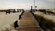 Kevin und Denice leben mit ihrem kleinen Sohn in Melbourne Beach, Florida. Doch nun hat das Paar beschlossen, auf die Bass Islands zu ziehen, die Denices Familie schon seit den 1920er Jahren regelmäßig besucht. Die drei nebeneinander gelegenen Inseln im Lake Erie, Ohio, sind ruhig und idyllisch mit einer kleinen Gemeinde von nur 400 Einwohnern. Außerdem gibt es hier hervorragende Fischgründe, Wassersportmöglichkeiten und herrliche, intakte Fauna und Flora. Nun müssen sie noch überlegen, wieviel sie für ihr Traumhaus am Meer ausgeben wollen.