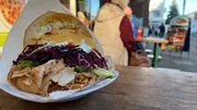 Der Döner gehört zu den beliebtesten Fastfoods der Deutschen. Der Döner gehört zu den beliebtesten Fastfoods der Deutschen.