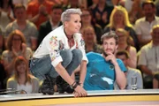 Voller Körpereinsatz bei "Genial daneben" : Moderatorin Sonja Zietlow ...