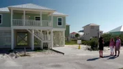 Curtis und Amanda wollen die kalten Winter in Newton, Iowa, gegen tropische Temperaturen auf den Gulf Shores in Alabama eintauschen. Hier verbringen die beiden mit ihren drei Kindern jeden Urlaub und träumen schon lange davon, ganz in ihr Paradies auszuwandern, um täglich im warmen Meer zu schwimmen, Kajak zu fahren oder fischen zu gehen. Das Ehepaar führt mehrere Franchise-Restaurants einer Burger-Kette und will ihr Business auf die Gulf Shores bringen. Doch vorher müssen sie noch das passende Domizil mit vier Schlafzimmern und Pool finden.