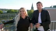 Daniela und Lucas bei einer Wohnungsbesichtigung