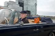 Hallo Zukunft! Wie wir morgen wohnen und bauen werden? In den Sachgeschichten zum 50. Maus-Geburtstag beantworten Armin Maiwald und die Maus Zukunftsfragen.