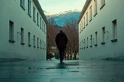 Alter Ego Staffel 1 Folge 6 Der Kommissar verlässt die Bühne: Gian Marco Tognazzi als Kommissar Leonardo Blum  Copyright: SRF/RSI