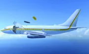 Aloha Airlines Flug 243 war auf dem Weg von Hilo nach Honolulu auf Hawaii, als das Dach des vorderen Rumpfes abgerissen wurde und eine Flugbegleiterin heraussog. Das Flugzeug landete sicher in Kahului, Maui. Der Rumpf fiel aufgrund von Korrosionsschäden und Metallermüdung aus.