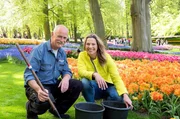 Moderatorin Andrea Grießmann mit Andre Beijk auf dem Keukenhof Moderatorin Andrea Grießmann mit Andre Beijk auf dem Keukenhof
