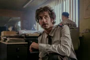 Tschugger Staffel 1 Regie: David Constantin und Leandro Russo Produktion: Shining Film AG Kamera:  Rafael Kistler Drehbuch: Johannes Bachmann, Arnold B. Bucher, David Constantin, Rafael Kistler, Leandro Russo, Mats Frey Folge 2 Hauptbild 2 Engagierter Tschugger: David Constantin als Bax