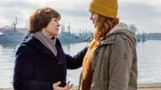 Karin Lossow (Katrin Sass) spricht mit Lara Scherer (Lilly Charlotte Dreesen) über die Festnahme ihres Vaters.