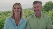Martha's Vineyard hat es Karl und Lauri angetan. Seit sie auf der idyllischen Insel zum ersten Mal Urlaub gemacht haben, kommt das Paar aus Boston mit ihren Kindern immer wieder zurück und hat nun beschlossen, hier ein Haus zu kaufen. Die größte Insel Neuenglands bietet für jeden Geschmack etwas, Sportliebhaber kommen hier genauso auf ihre Kosten wie Natur- oder Kultur-Fans. Es gibt malerische Fischerhütten, 19 Strände, dramatische Klippen und edle Boutiquen.