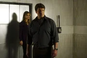 Nachdem Castle (Nathan Fillion, r.) entführt wurde, setzen Beckett (Stana Katic, l.) und das gesamte Team alles in Bewegung, um ihn lebend aus den Fängen eines Psychopaten zu befreien ...