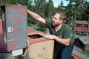Auf und davon Ein Jahr danach Jonas Rotzler repariert die Lüftung vom Restaurant.