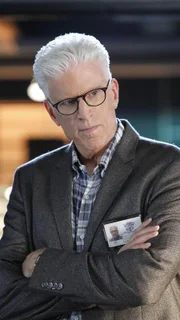 D.B. Russell (Ted Danson) versucht mit seinem Team herauszufinden, warum der Chemie-Lehrer Chet Messner sterben musste.