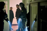 ARD/SWR TATORT: DU ALLEIN, "Fernsehfilm Deutschland 2020", am Sonntag (24.05.20) um 20:15 Uhr im ERSTEN. Thorsten Lannert (Richy Müller) und Sebastian Bootz (Felix Klare) glauben eine Spur gefunden zu haben und brechen, unterstützt vom SEK, in eine Wohnung ein.