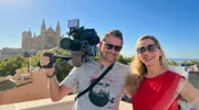 Palma de Mallorca erlebt einen neuen Boom als Städtetripp Destination. Zurecht? Das finden Tamina Kallert und Kameramann Uwe Irnsinger in einer neuen Folge „2 für 300“ heraus.