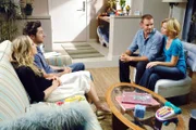 Elliot (Sarah Chalke, l.) und J.D. (Zach Braff, 2.v.l.) erleben eine Überraschung, als Kim (Elizabeth Banks, r.) ihnen Sean (Scott Foley, 2.v.r.), ihren neuen Freund, vorstellt ...