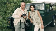Heide Schlegel (Gerit Kling) gefällt es überhaupt nicht, dass sie gezwungen ist, mit Gunther Kuhn (Harald Krassnitzer), ihrem härtesten Konkurrenten, einen Tag und eine Nacht im afrikanischen Busch zu verbringen.