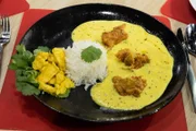 "Leibgericht": Kadhi mit Pakoda, gebratenem Hähnchen und Basmati von Anu Jauhan