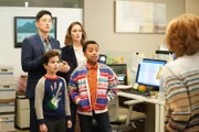 (im Uhrzeigersinn) Miggy Park (Jake Choi); Angie D'Amato (Leighton Meester); Rory Banks (Devin Trey Campbell); Graham D'Amato (Tyler Wladis)