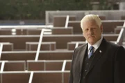 Captain Chris Sutter (William Forsythe)