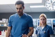 Transplant Staffel 1 Folge 3 Hamza Haq als Bashir Hamed, Laurence Leboeuf als Magalie Leblanc
