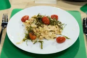 Tagesmotto "Leibgericht": Tagliatelle mit Parmesansauce, Rucola und Kirschtomaten von Christiane Madlener