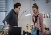 Niemand hat damit gerechnet, dass Heidi Gallos eines gewaltsamen Todes sterben würde. Auch nicht eine ihrer Pole-Fit-Tänzerinnen, Lilo Priess (Zoe Straub). Auch Aleks (Damyan Andreev) ermittelt mit in diesem Fall voller gekränkter Eitelkeiten.