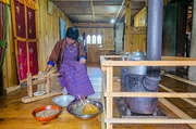 Traditionelle Nudelherstellung in Bumthang (Bhutan)