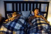 Ben (Jörg Rohde) muss feststellen, dass der Sex mit Emilia (Beli Steyn) nichts an seiner Situation geändert hat.