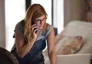 Abby (Connie Britton) sucht verzweifelt nach ihrer Mutter.