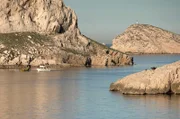 Zwischen Marseille und Cassis erscheinen die Calanques als ein ebenso natürliches wie zeitloses Paradies.