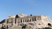 Athen, Delphi und Olympia sind einige der wichtigsten Stätten der Antike. Als die Griechen im 5. Jahrhundert v. Chr. die Perser besiegten, bauten sie die Akropolis im Herzen Athens wieder auf