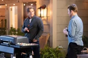 Männer am Grill: Chris Carmack als Dr. Atticus Lincoln, Scott Speedman als Dr. Nick Marsh