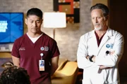 Chicago Med Staffel 6 Folge 15 Ein schwieriger Fall: Brian Tee als Dr. Ethan Choi, Steven Weber als Dr. Dean Archer