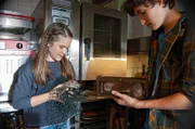 Lucy und Jan beglückt über ihre gelungene Rattenfangaktion.