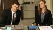 Nachdem ein Totgeglaubter quicklebendig auf seiner eigenen Beerdigung aufgetaucht ist, müssen Booth (David Boreanaz) und Brennan (Emily Deschanel) nun herausfinden, wessen Asche sich in der Urne befindet und wie der Mann zu Tode kam.  Die Verwendung des sendungsbezogenen Materials ist nur mit dem Hinweis und Verlinkung auf TVNOW gestattet.