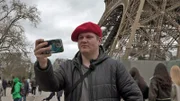 Jean ist in Paris.