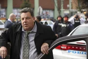 Steve Schirripa (Anthony Abetemarco).