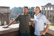 Checker Tobi (rechts) und Fabio vor dem Forum Romanum in Rom.