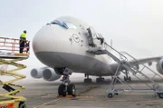Von der Corona-Krise hat sich die Luftfahrt trotz der Klimadiskussion rasend schnell erholt. Selbst die ausgemusterten A380, vierstrahlige Riesenflieger, kommen zu einem unerwarteten Comeback.