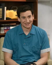 Geoff Schwartz (Sam Lerner)